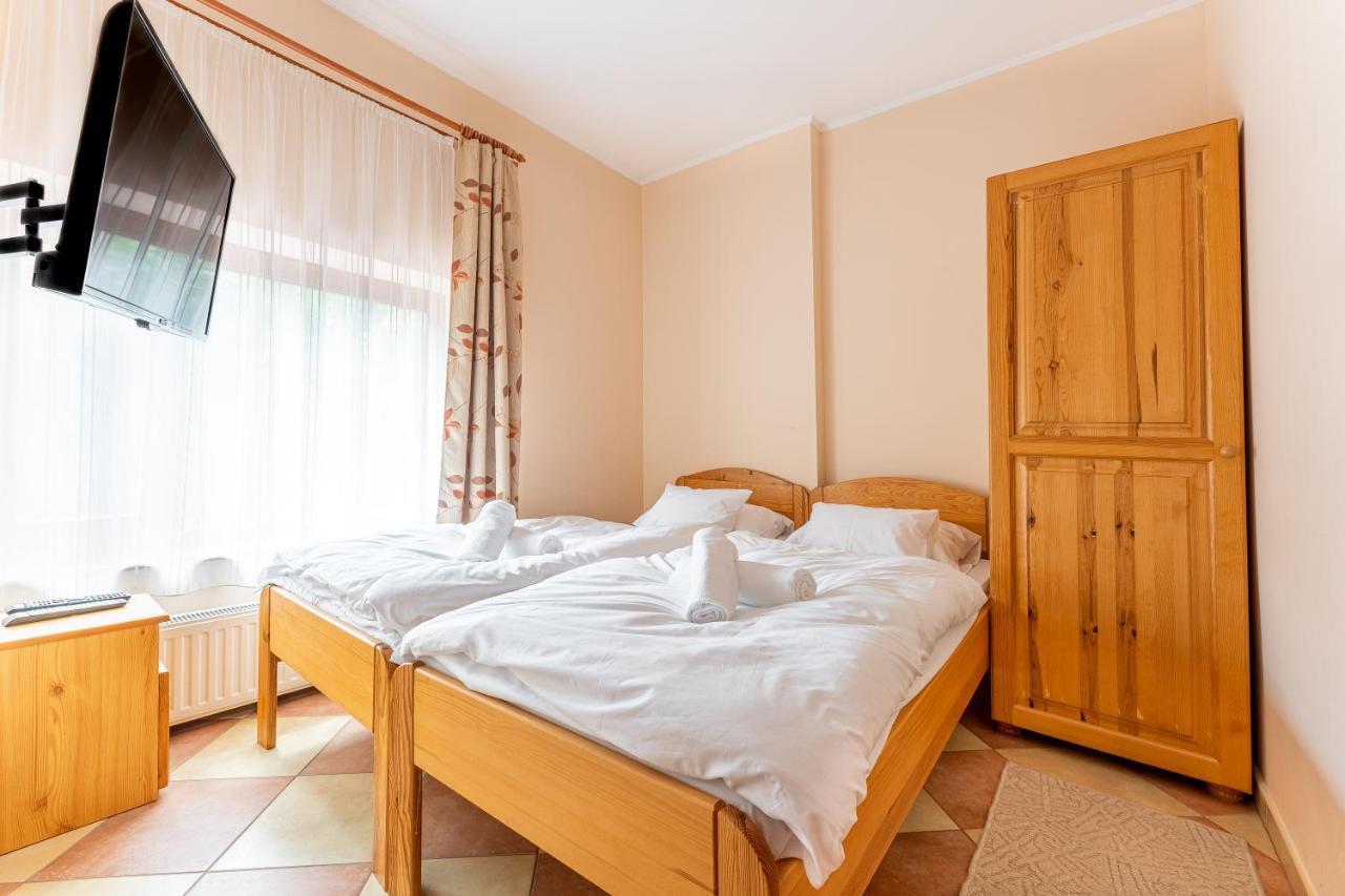 Varazsko Apartman Gyula Exterior foto