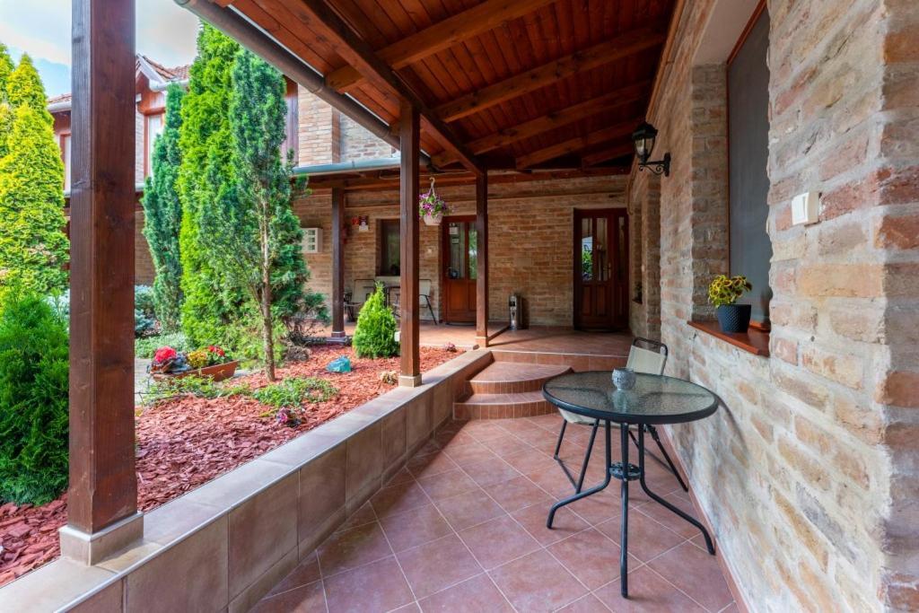 Varazsko Apartman Gyula Exterior foto