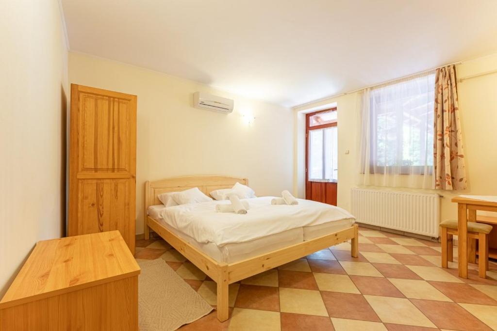 Varazsko Apartman Gyula Exterior foto
