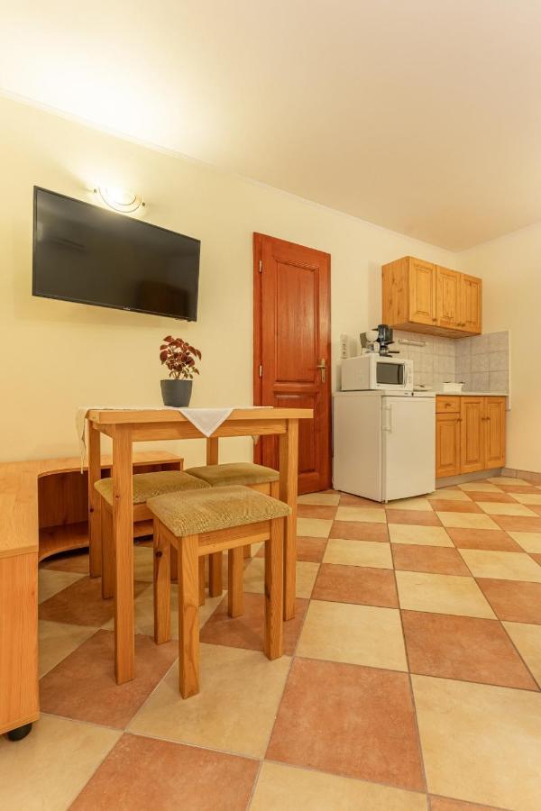 Varazsko Apartman Gyula Exterior foto