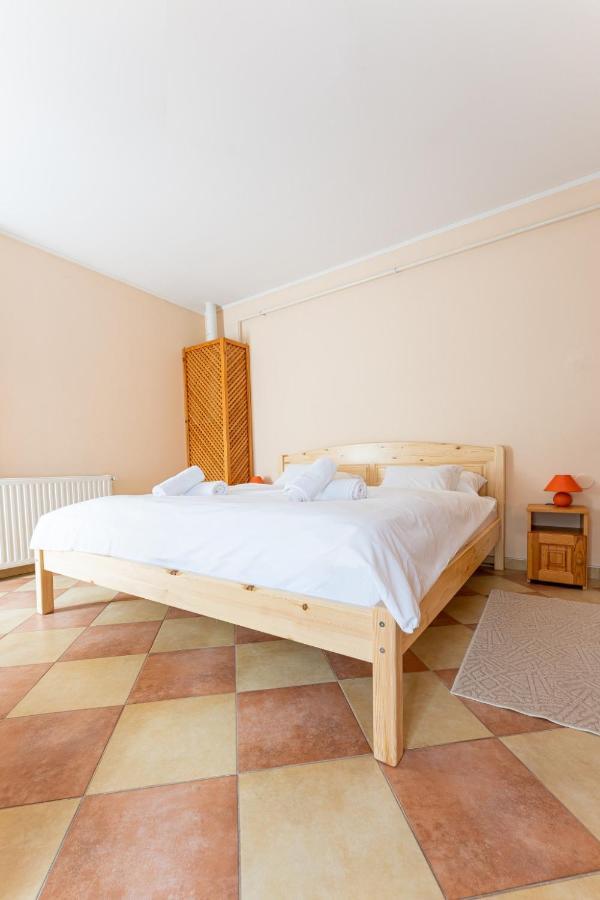 Varazsko Apartman Gyula Exterior foto