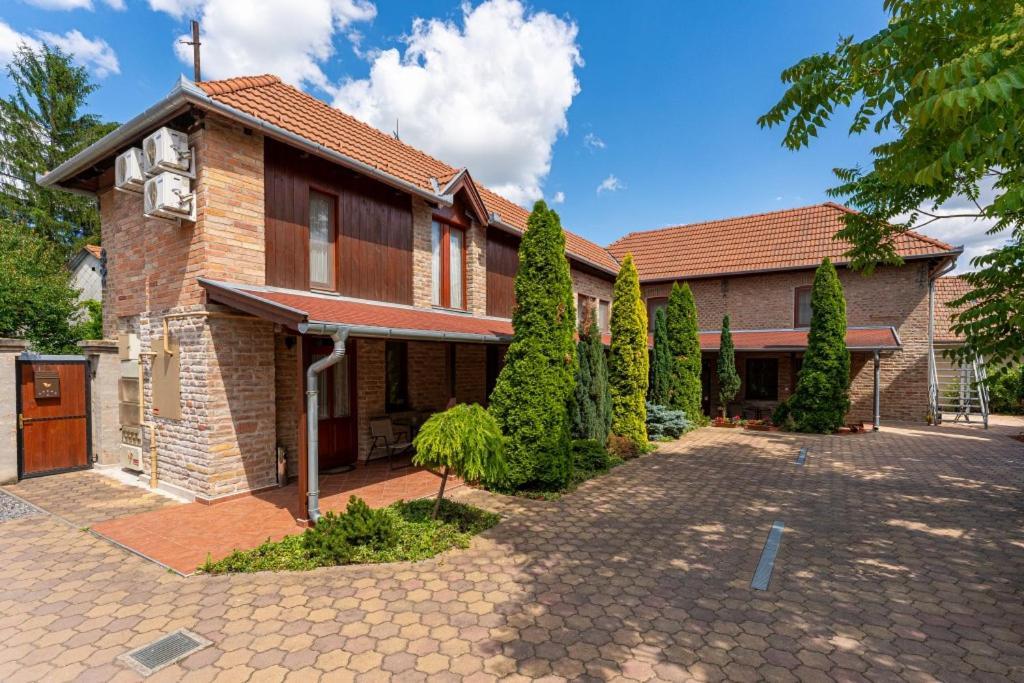 Varazsko Apartman Gyula Exterior foto