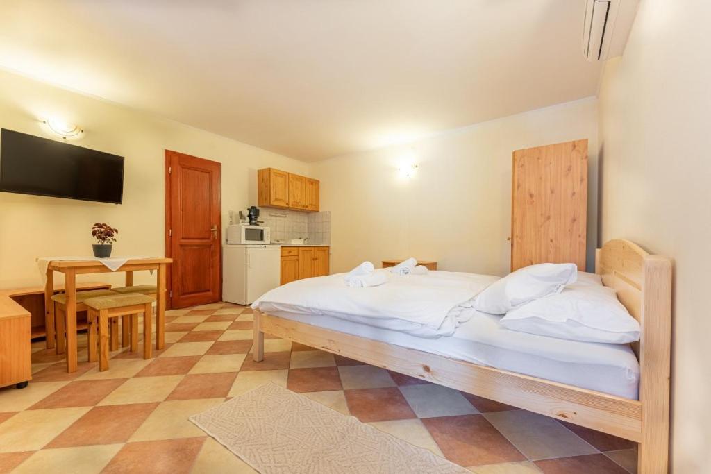 Varazsko Apartman Gyula Exterior foto