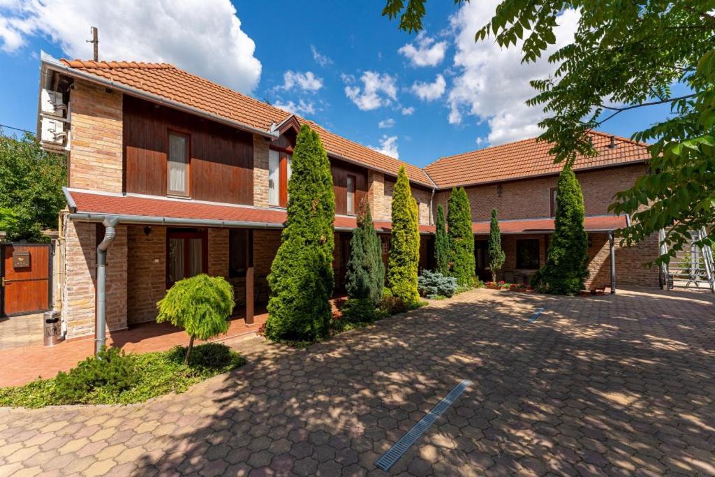 Varazsko Apartman Gyula Exterior foto