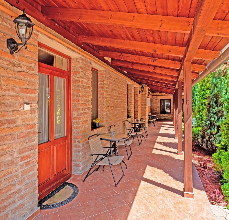 Varazsko Apartman Gyula Exterior foto