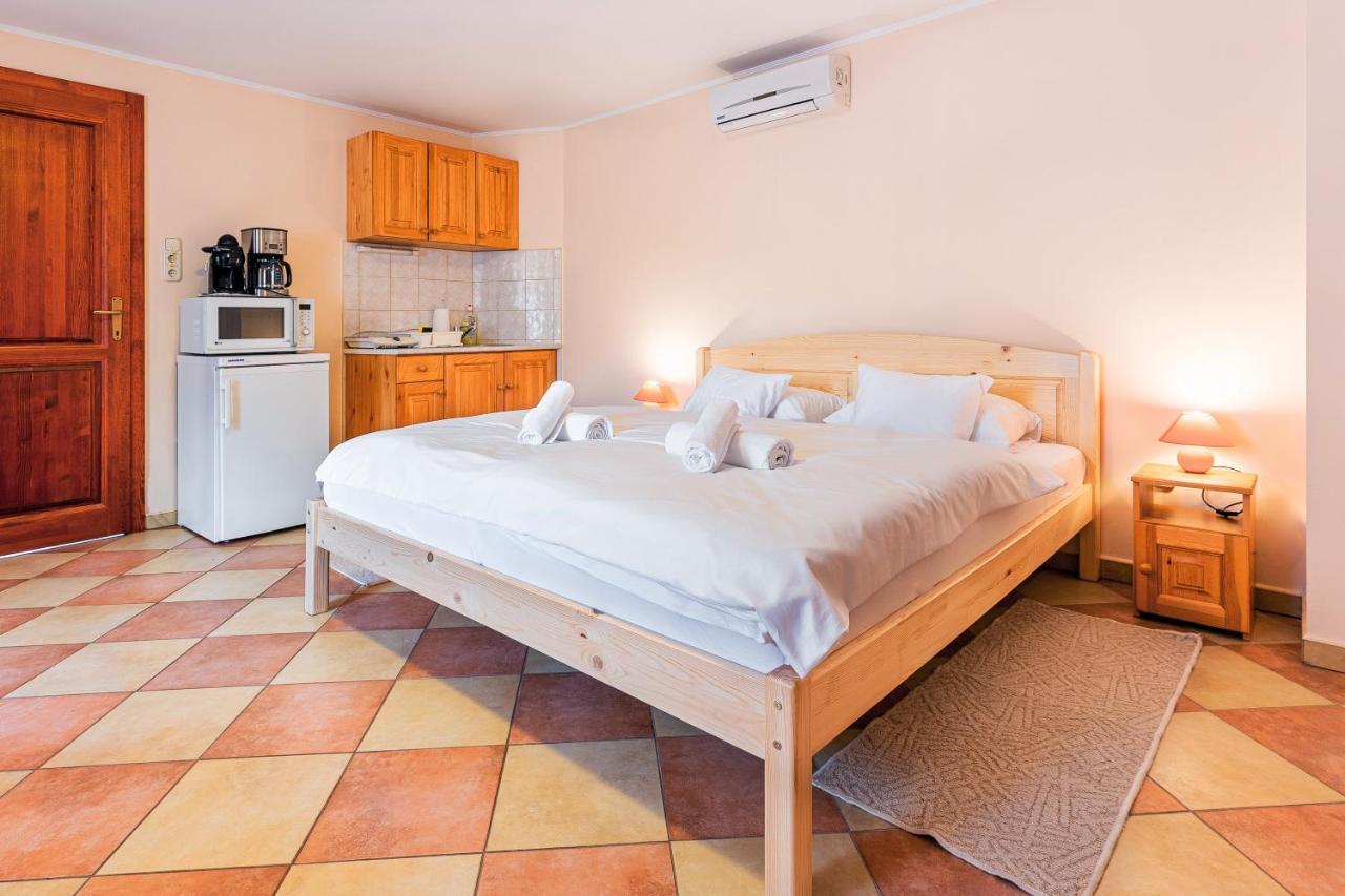 Varazsko Apartman Gyula Exterior foto